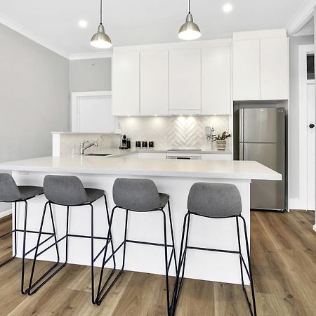 Stylish, Sunny & Spacious 2 Bedroom Apartment, Mosman Sydney Luaran gambar